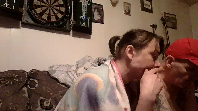 howudoin2025's Webcam Show