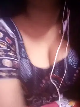 TINASONI Adlı Modelin Canlı XXX Sohbeti
