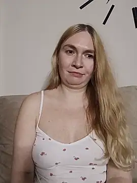 Chatroom XXX en direct de KisaVixen