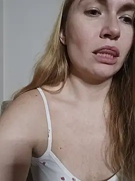 Chatroom XXX en direct de KisaVixen