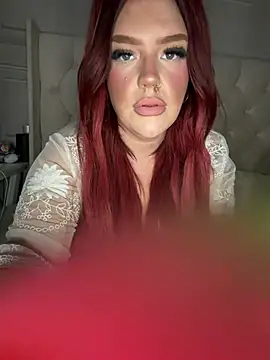 CurvyGirlMyla: διαδικτυακό σόου στην κάμερα