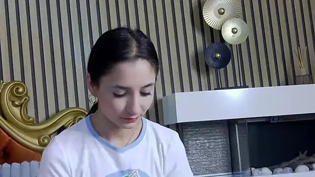 הופעת וובקאם של CarolinaBlair