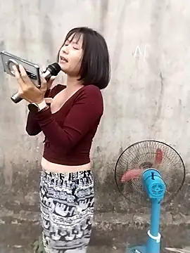 linda_bae00 Show in webcam