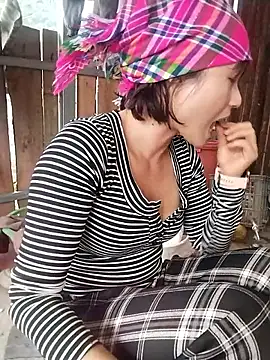 linda_bae00: διαδικτυακό σόου στην κάμερα