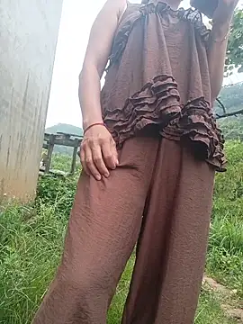 Linda-yiyi Show in webcam