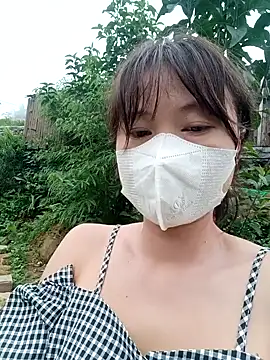 Linda-yiyi Show in webcam