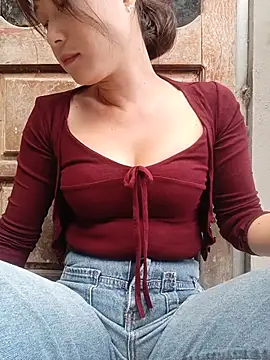 Linda-yiyi 在線直播表演