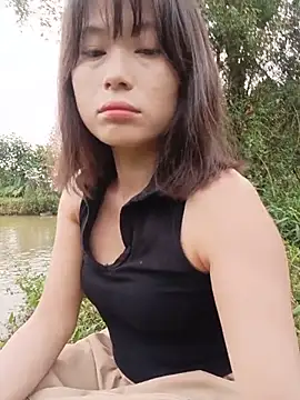 Linda-yiyi Show in webcam