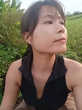 Linda-yiyi 在線直播表演