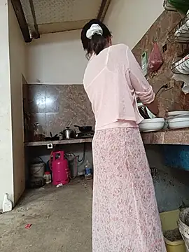 Linda-yiyi 网络视讯表演