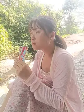 Linda-yiyi Show Webcam