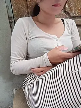 Linda-yiyi webcam show