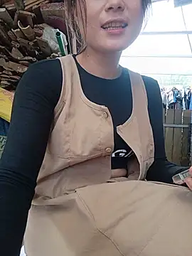 Linda-yiyi webcam show