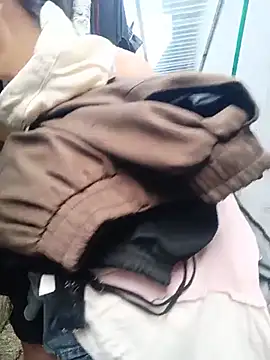 Linda-yiyi Show in webcam