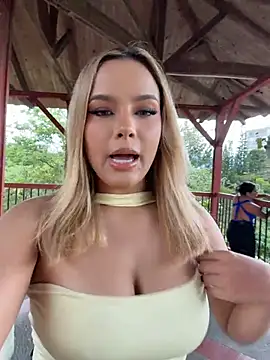 Sammy_garciaa1's Webcam Show