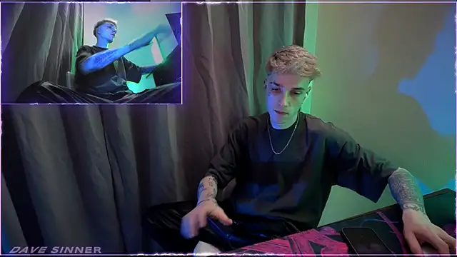 Show modela davesinner na web-kameri