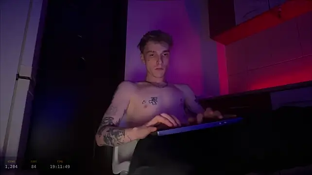 Show modela davesinner na web-kameri