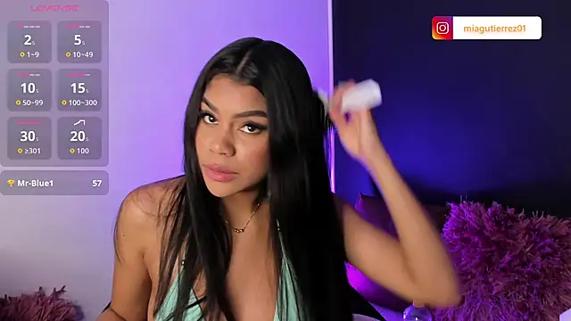 MiaSkylar Pertunjukan Webcam