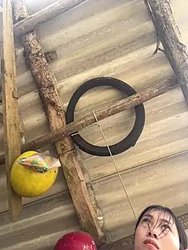 Show modela SuryOx9 na web-kameri