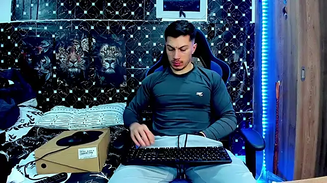 XXX chat uživo modela javiersexymann