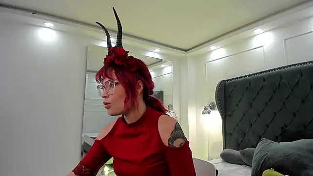 mae_lyra élő XXX-chatje