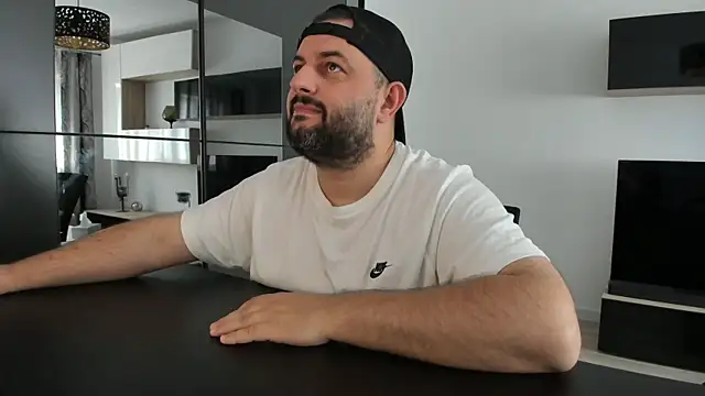 הופעת וובקאם של DravenPeak