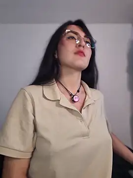 77Neferkitty77 现场XXX聊天