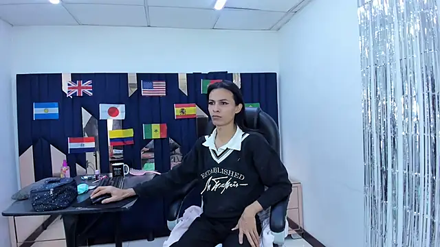 Aisha_hotts777 Pertunjukan Webcam