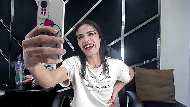 Aisha_hotts777 webcam show