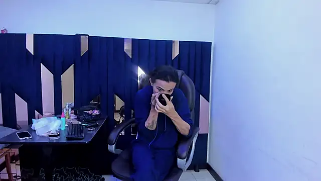 Aisha_hotts777 webkamerás műsora