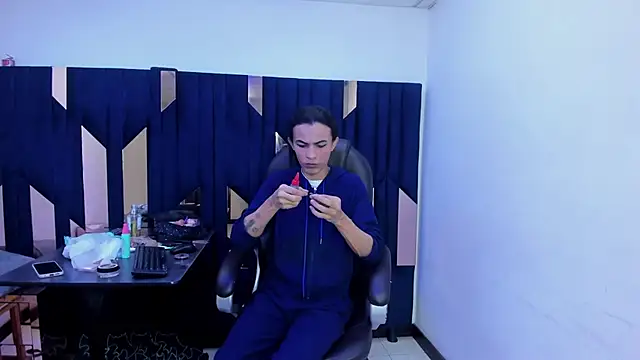 Aisha_hotts777 Pertunjukan Webcam
