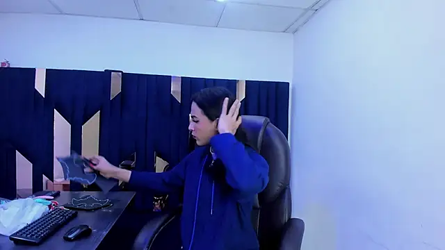 Aisha_hotts777's Webcam Show