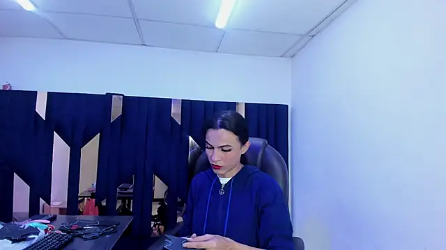 Aisha_hotts777 Webcamshow