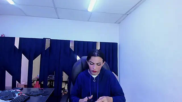 Aisha_hotts777's Webcam Show