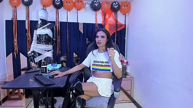 Aisha_hotts777's Webcam Show