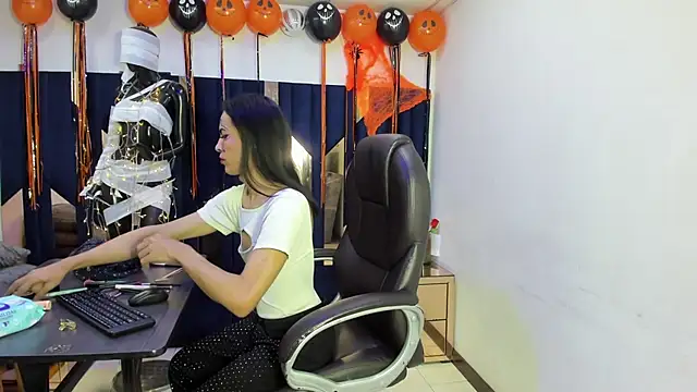 Aisha_hotts777 网络视讯表演