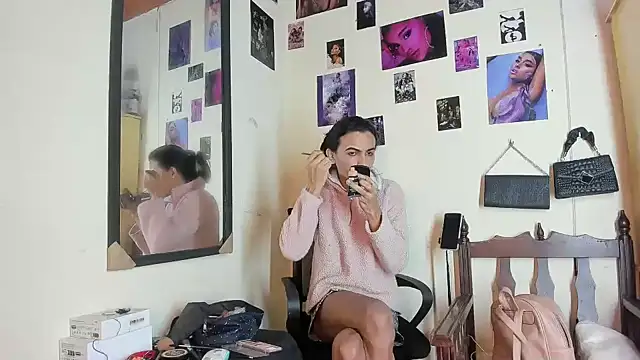 Pokazy przed kamerką – Aisha_hotts777