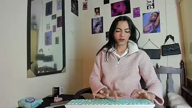 Aisha_hotts777's Webcam Show