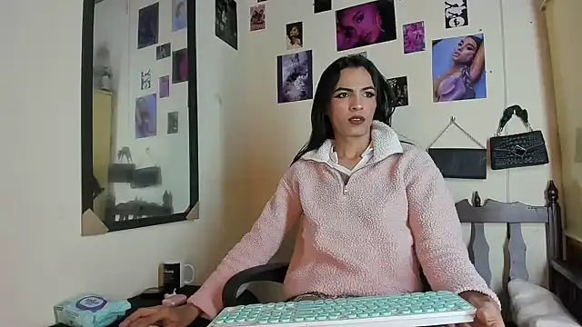 Aisha_hotts777 Pertunjukan Webcam