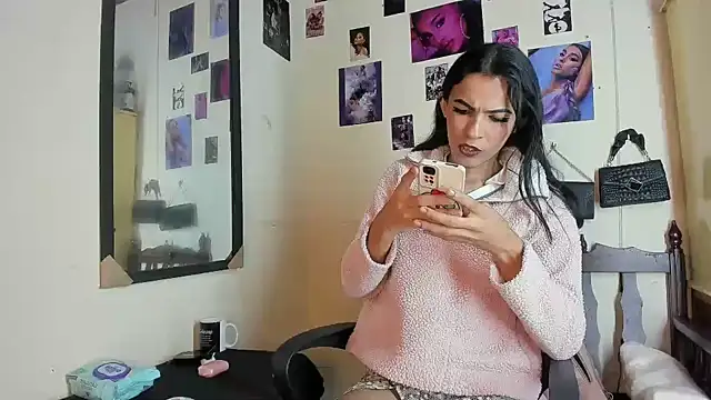 Aisha_hotts777 webkamerás műsora