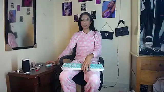 Aisha_hotts777 웹캠 쇼