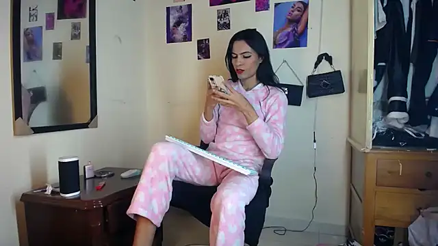 Aisha_hotts777 网络视讯表演