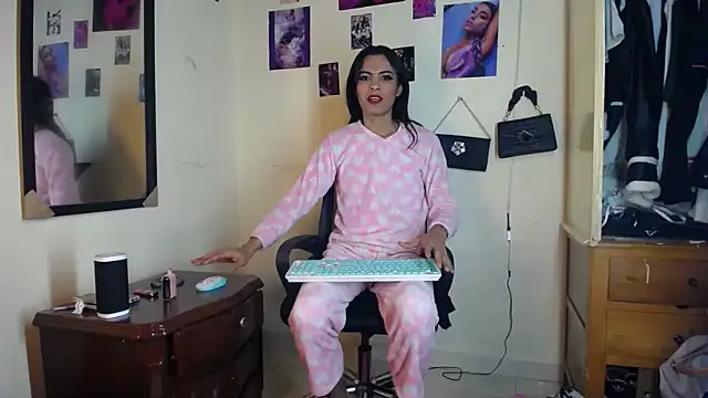 Webkamerová show Aisha_hotts777