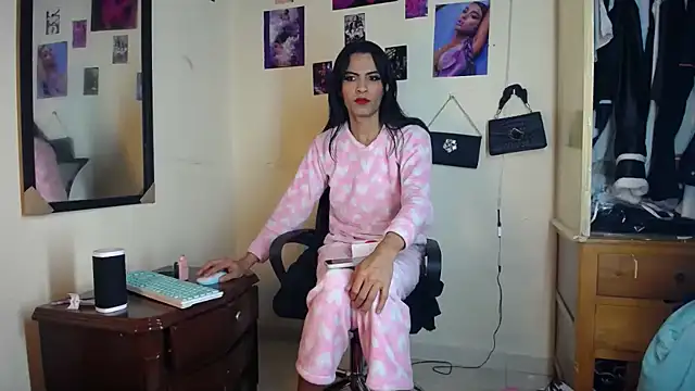 Aisha_hotts777のウェブカメラショー