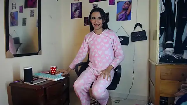 Aisha_hotts777 Show in webcam