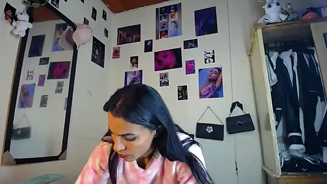 Aisha_hotts777 Webcam Show