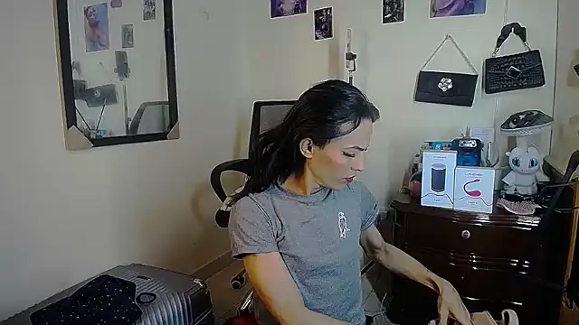 Aisha_hotts777: вебкам-шоу