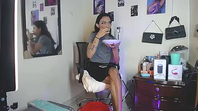 Aisha_hotts777's Webcam Show