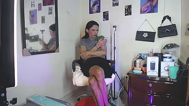 הופעת וובקאם של Aisha_hotts777