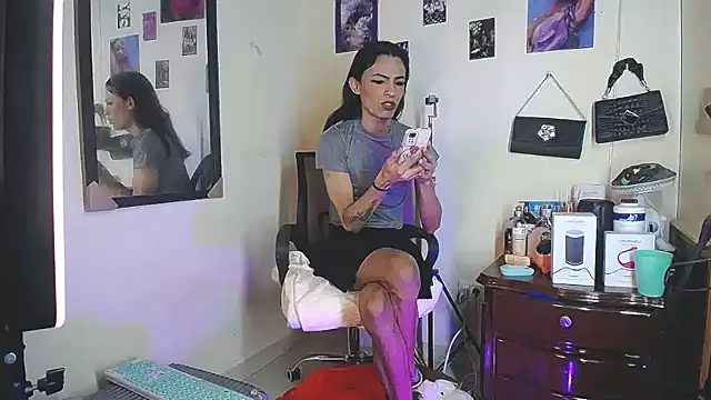 Aisha_hotts777n Webbikameraesitys